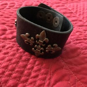 Leather wrist wrap
